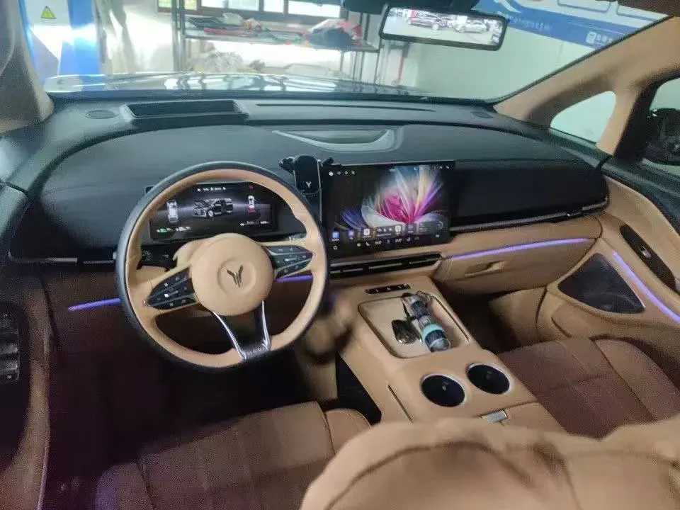 2025 Voyah Dream 1.5T 150HP L4 PHEV 41.7KWH,autocango,china used car exporter,china ev exporter,chinese used car exporter,chinese used ev exporter