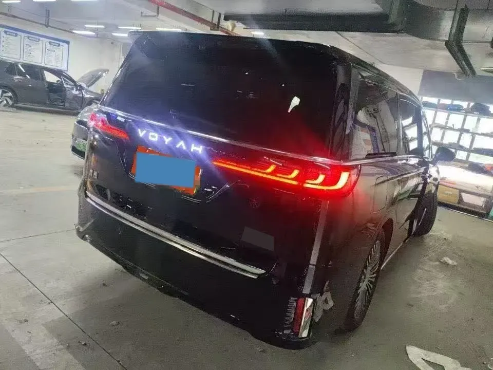 2025 Voyah Dream 1.5T 150HP L4 PHEV 41.7KWH,autocango,china used car exporter,china ev exporter,chinese used car exporter,chinese used ev exporter