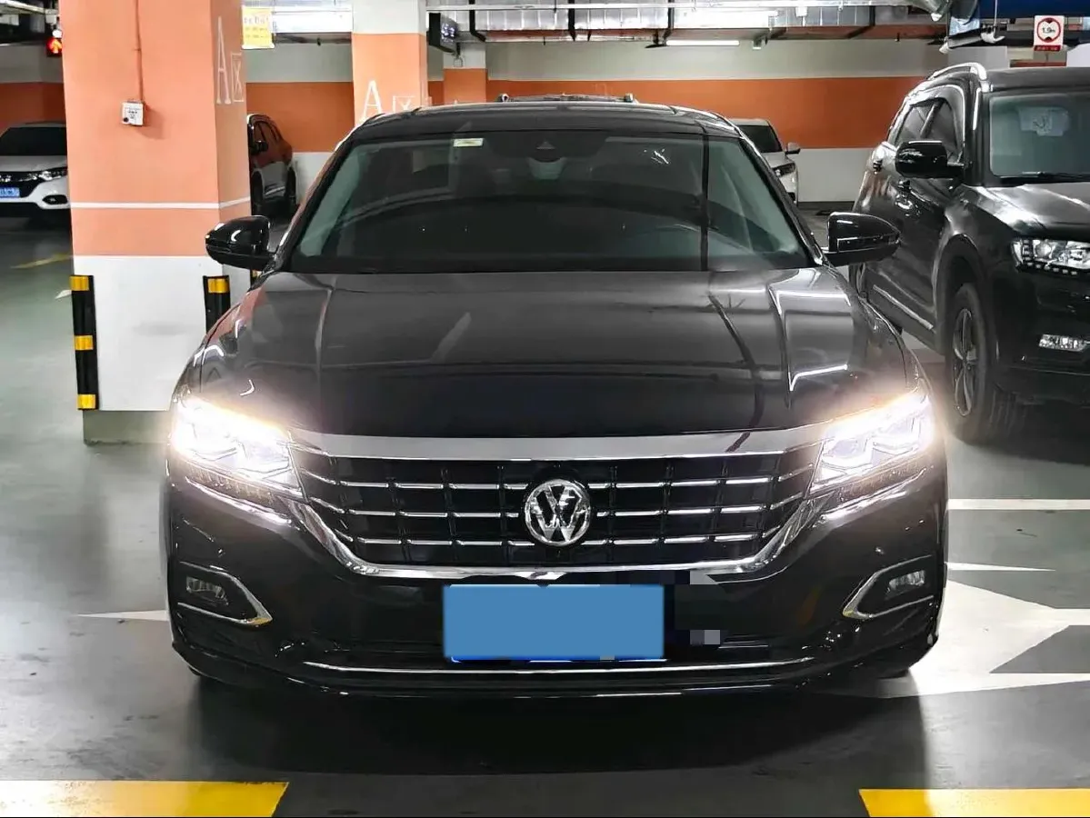 2019 Volkswagen Passat 2.0T 220HP L4 7DCT,autocango,china used car exporter,china ev exporter,chinese used car exporter,chinese used ev exporter
