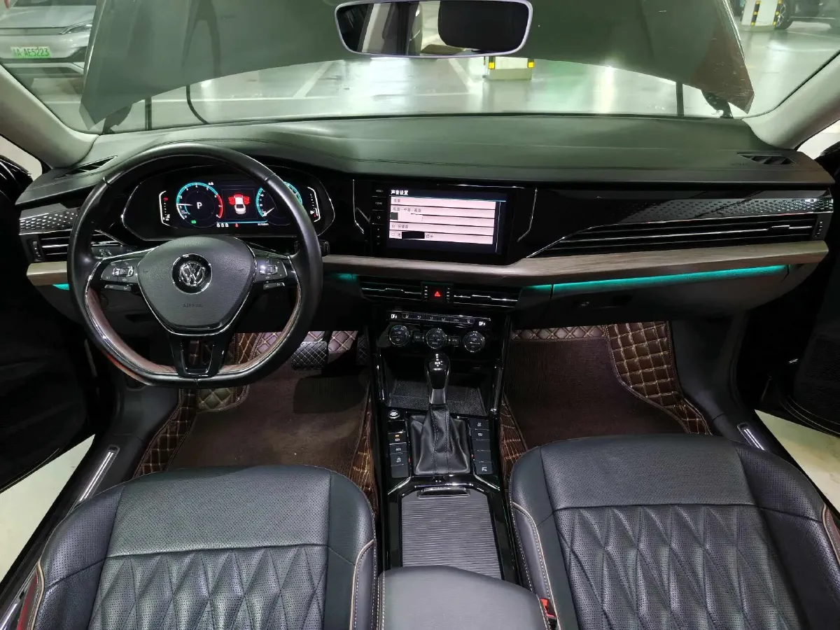 2019 Volkswagen Passat 2.0T 220HP L4 7DCT,autocango,china used car exporter,china ev exporter,chinese used car exporter,chinese used ev exporter