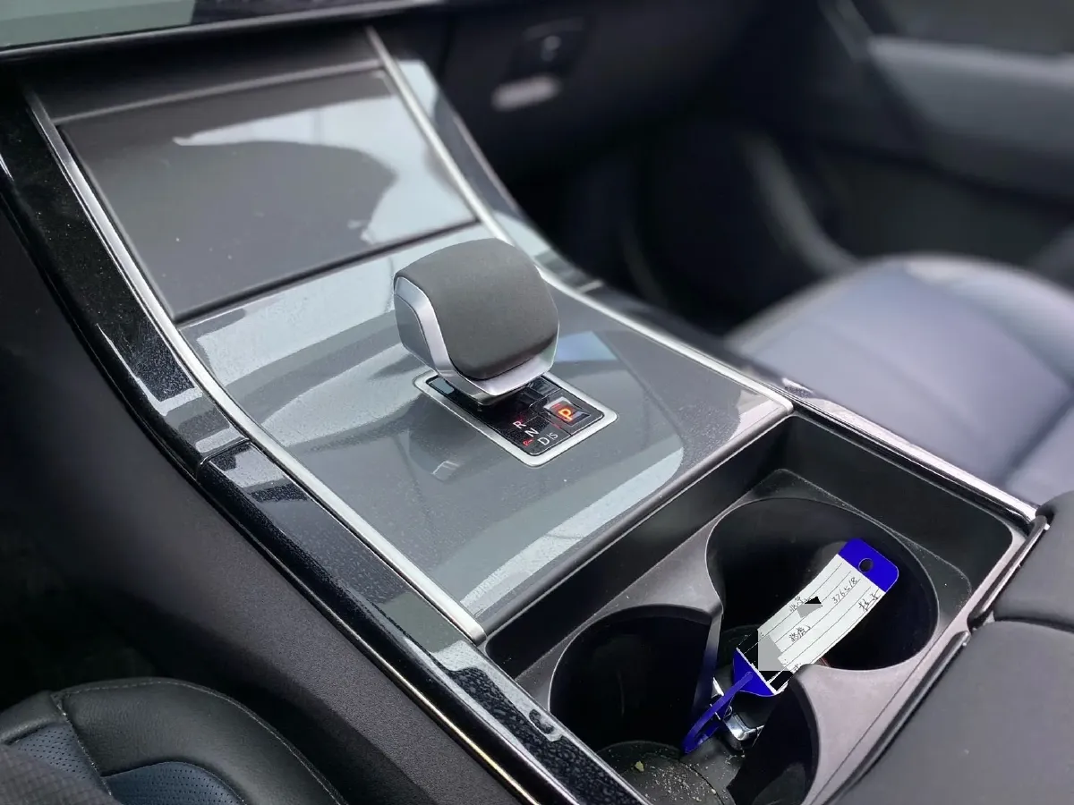 2024 Land Rover Range Rover Velar 2.0T 250HP L4 8AT,autocango,china used car exporter,china ev exporter,chinese used car exporter,chinese used ev exporter