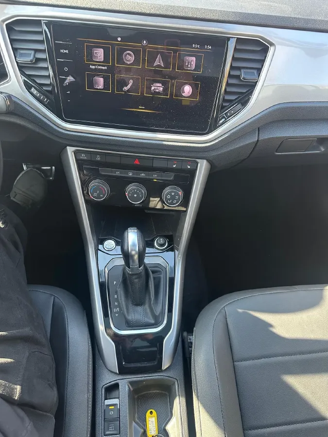 2022 Volkswagen T-Roc 1.4T 150HP L4 7DCT,autocango,china used car exporter,china ev exporter,chinese used car exporter,chinese used ev exporter