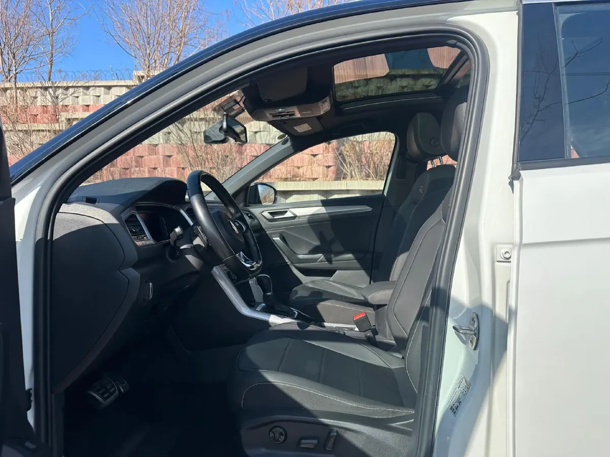 2022 Volkswagen T-Roc 1.4T 150HP L4 7DCT,autocango,china used car exporter,china ev exporter,chinese used car exporter,chinese used ev exporter