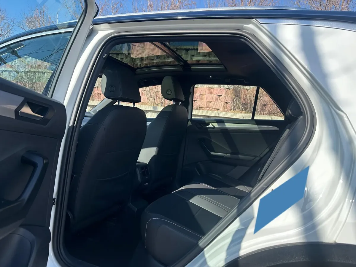 2022 Volkswagen T-Roc 1.4T 150HP L4 7DCT,autocango,china used car exporter,china ev exporter,chinese used car exporter,chinese used ev exporter