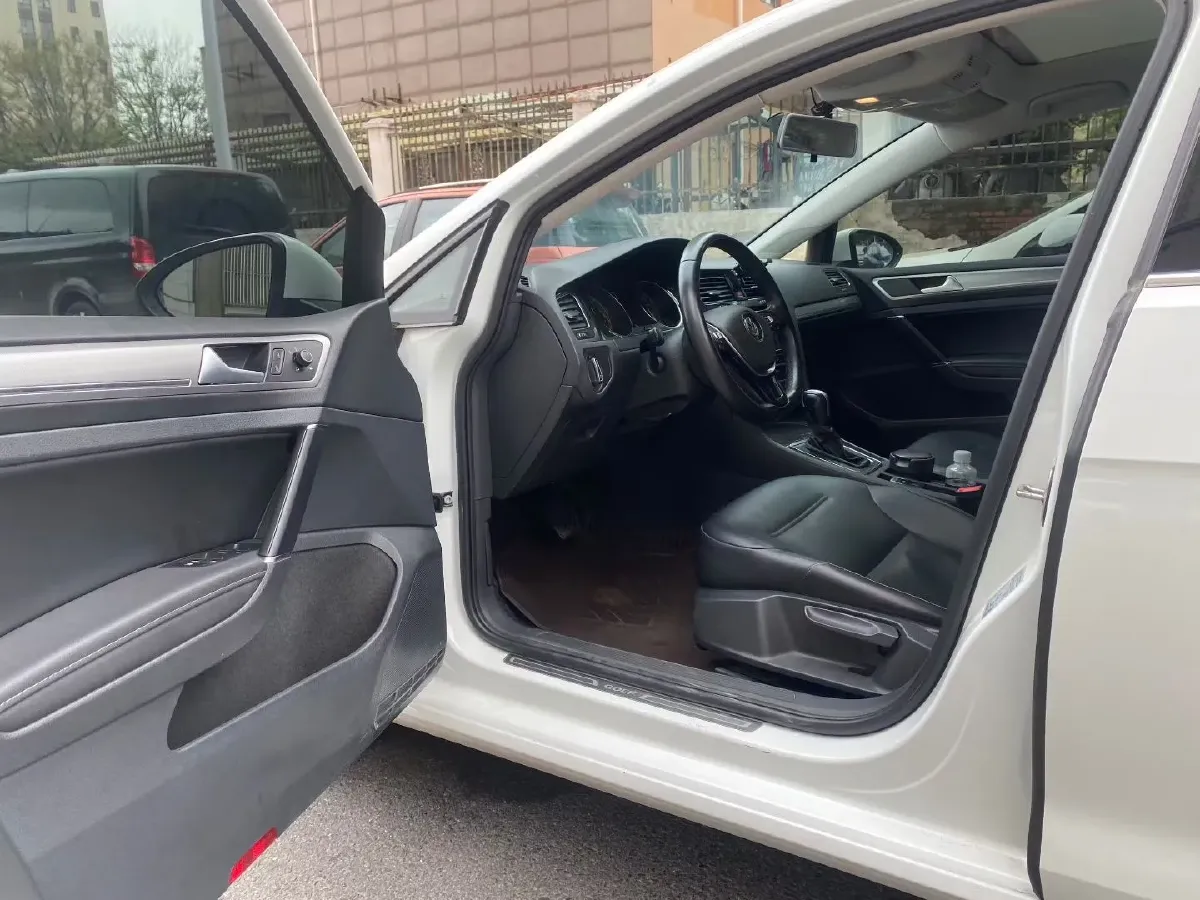 2019 Volkswagen Golf 1.6L 110HP L4 6AT,autocango,china used car exporter,china ev exporter,chinese used car exporter,chinese used ev exporter