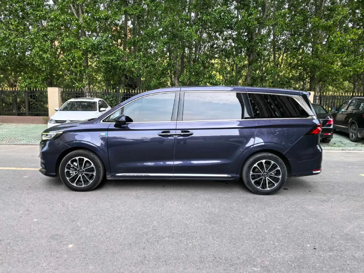 2021 Roewe iMAX8 2.0T 234HP L4 8AT,autocango,china used car exporter,china ev exporter,chinese used car exporter,chinese used ev exporter