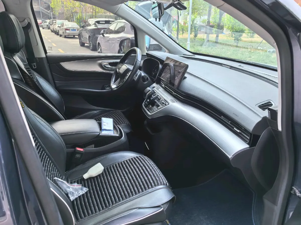 2021 Roewe iMAX8 2.0T 234HP L4 8AT,autocango,china used car exporter,china ev exporter,chinese used car exporter,chinese used ev exporter