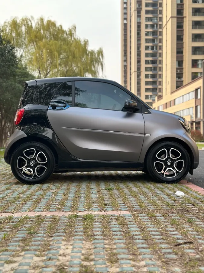 2019 Smart smart fortwo 0.9T 90HP L3 6DCT,autocango,china used car exporter,china ev exporter,chinese used car exporter,chinese used ev exporter