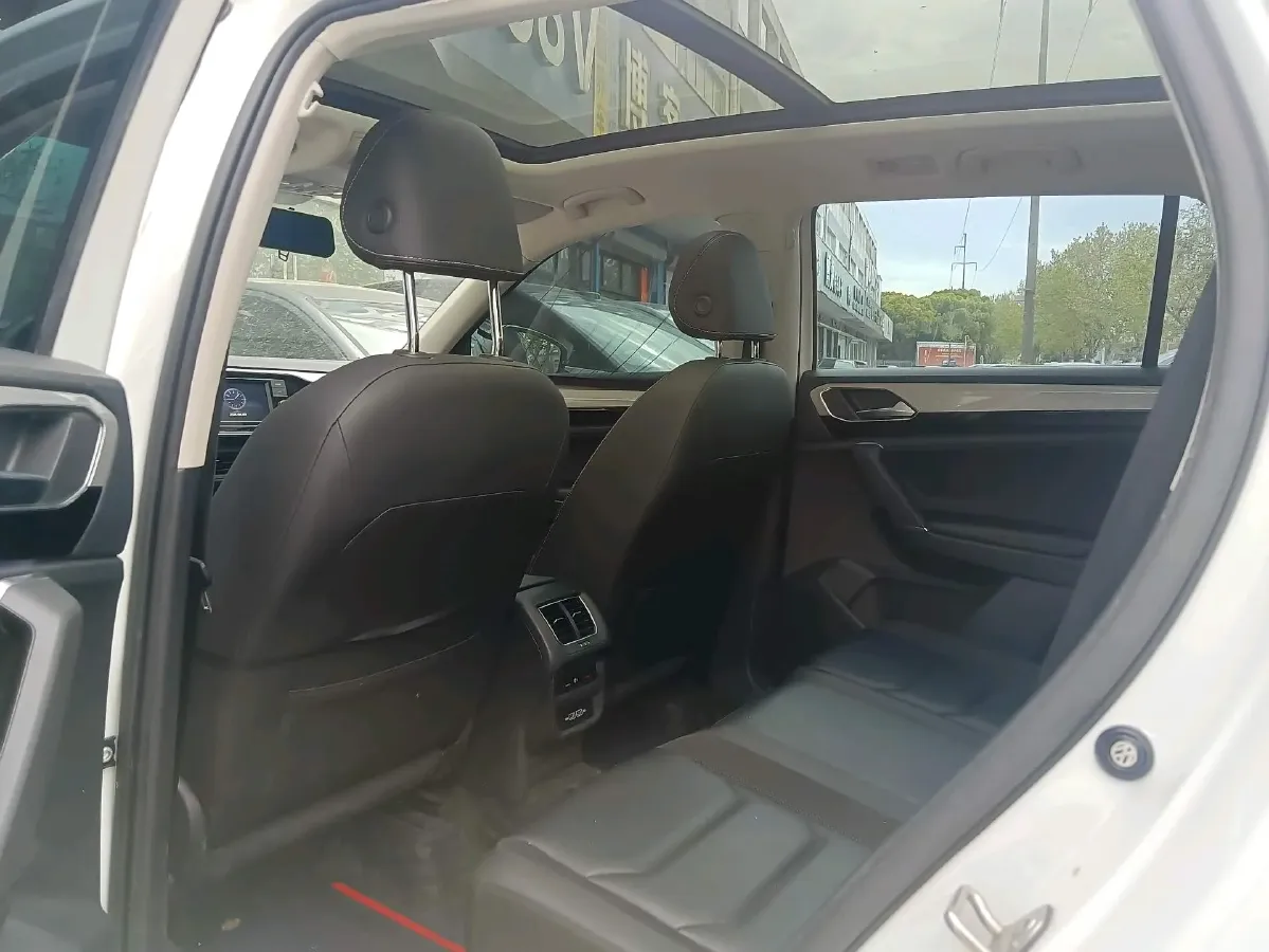 2019 Jeep Cherokee 2.0T 234HP L4 9AT,autocango,china used car exporter,china ev exporter,chinese used car exporter,chinese used ev exporter