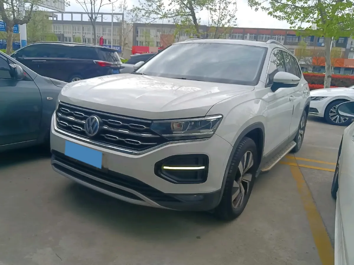 2019 Jeep Cherokee 2.0T 234HP L4 9AT,autocango,china used car exporter,china ev exporter,chinese used car exporter,chinese used ev exporter