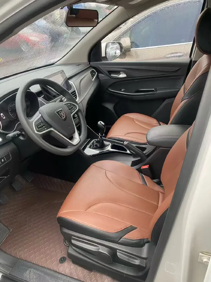 2019 BaoJun 730 1.5L 105HP L4 6MT,autocango,china used car exporter,china ev exporter,chinese used car exporter,chinese used ev exporter