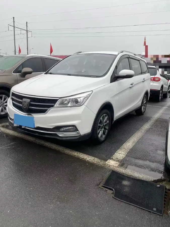 2019 BaoJun 730 1.5L 105HP L4 6MT,autocango,china used car exporter,china ev exporter,chinese used car exporter,chinese used ev exporter