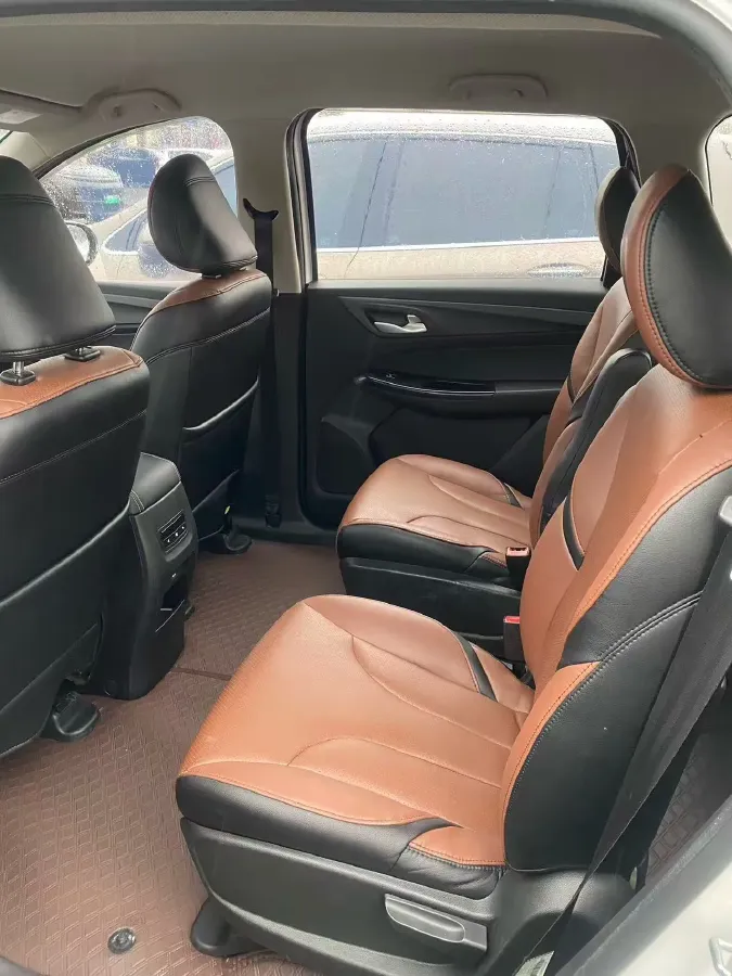 2019 BaoJun 730 1.5L 105HP L4 6MT,autocango,china used car exporter,china ev exporter,chinese used car exporter,chinese used ev exporter