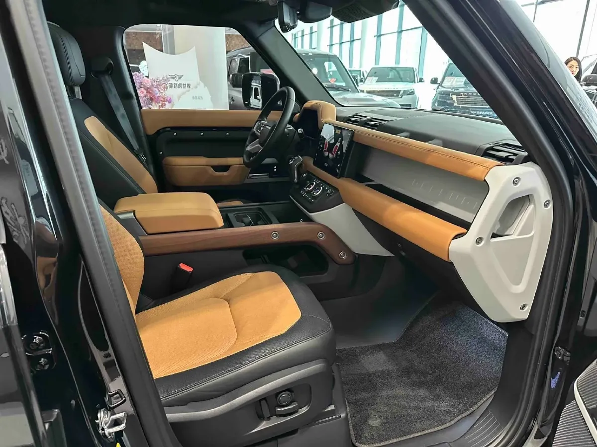 2024 Land Rover Defender 3.0T 400HP L6 8AT,autocango,china used car exporter,china ev exporter,chinese used car exporter,chinese used ev exporter