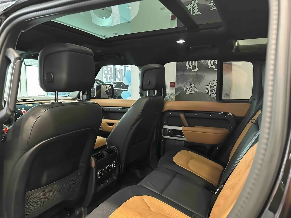 2024 Land Rover Defender 3.0T 400HP L6 8AT,autocango,china used car exporter,china ev exporter,chinese used car exporter,chinese used ev exporter