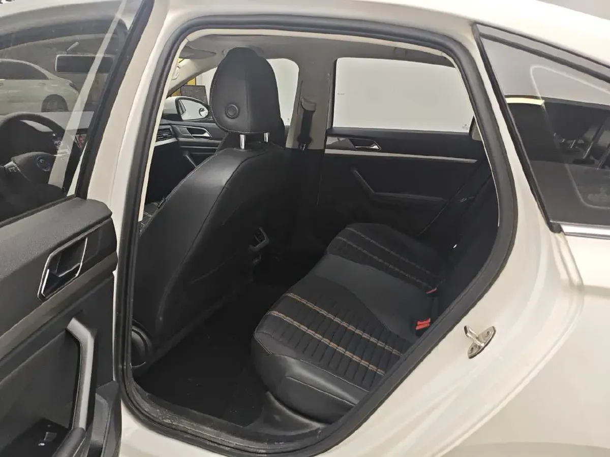 2018 Skoda Karoq 1.4T 150HP L4 7DCT,autocango,china used car exporter,china ev exporter,chinese used car exporter,chinese used ev exporter