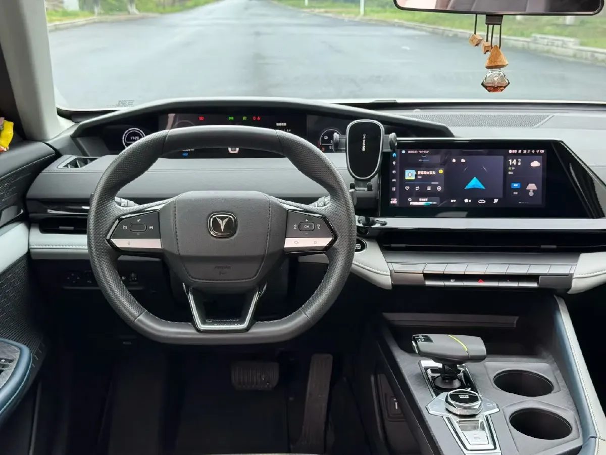 2023 ChangAn UNI-V iDD 1.5T 170HP L4 6TCT PHEV 18.4KWH,autocango,china used car exporter,china ev exporter,chinese used car exporter,chinese used ev exporter