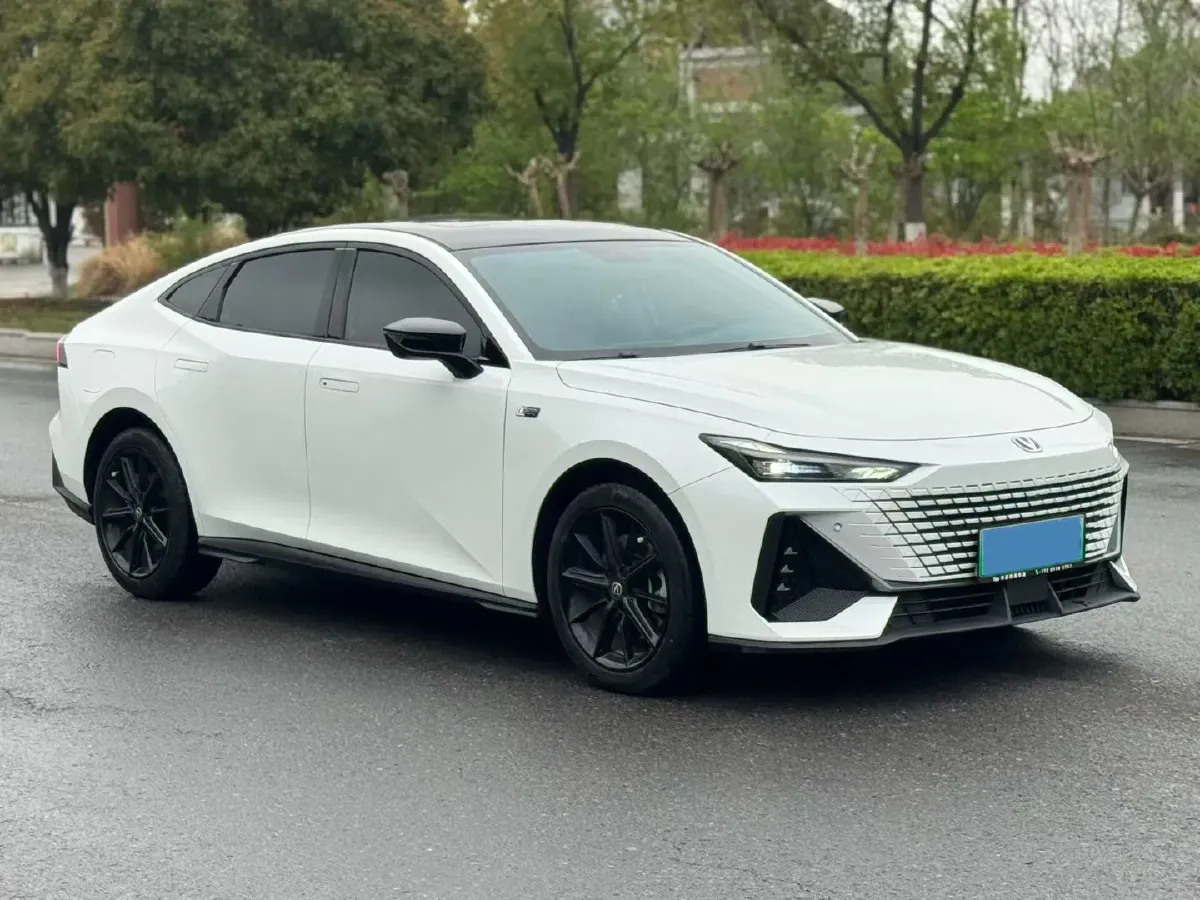 2023 ChangAn UNI-V iDD 1.5T 170HP L4 6TCT PHEV 18.4KWH,autocango,china used car exporter,china ev exporter,chinese used car exporter,chinese used ev exporter