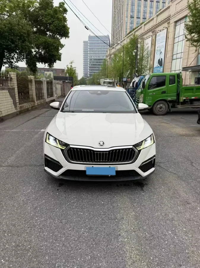 2021 Skoda Octavia 1.4T 150HP L4 7DCT,autocango,china used car exporter,china ev exporter,chinese used car exporter,chinese used ev exporter