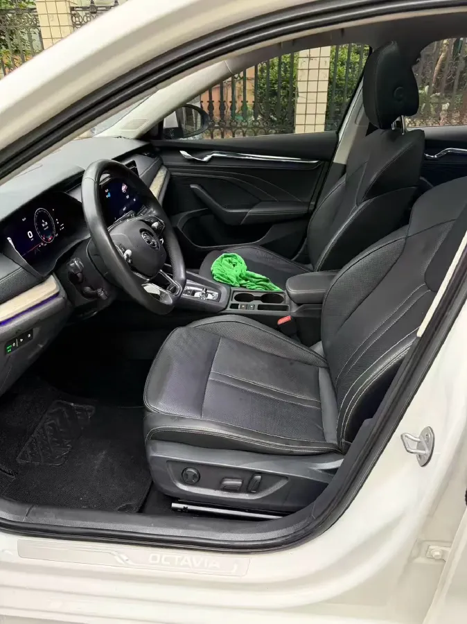 2021 Skoda Octavia 1.4T 150HP L4 7DCT,autocango,china used car exporter,china ev exporter,chinese used car exporter,chinese used ev exporter