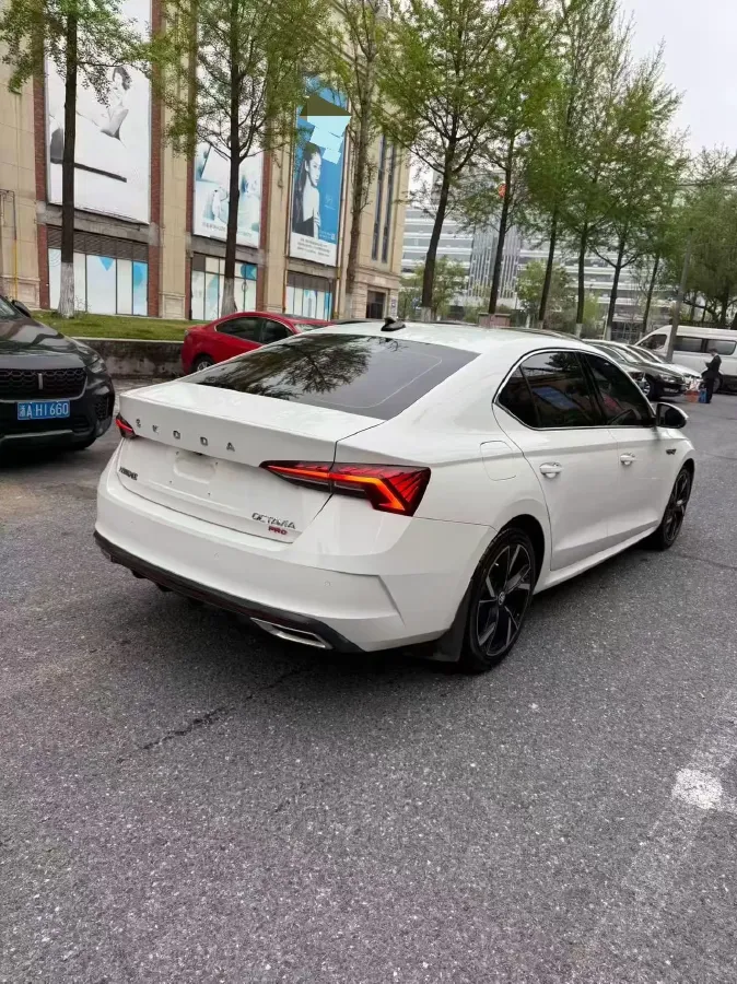 2021 Skoda Octavia 1.4T 150HP L4 7DCT,autocango,china used car exporter,china ev exporter,chinese used car exporter,chinese used ev exporter