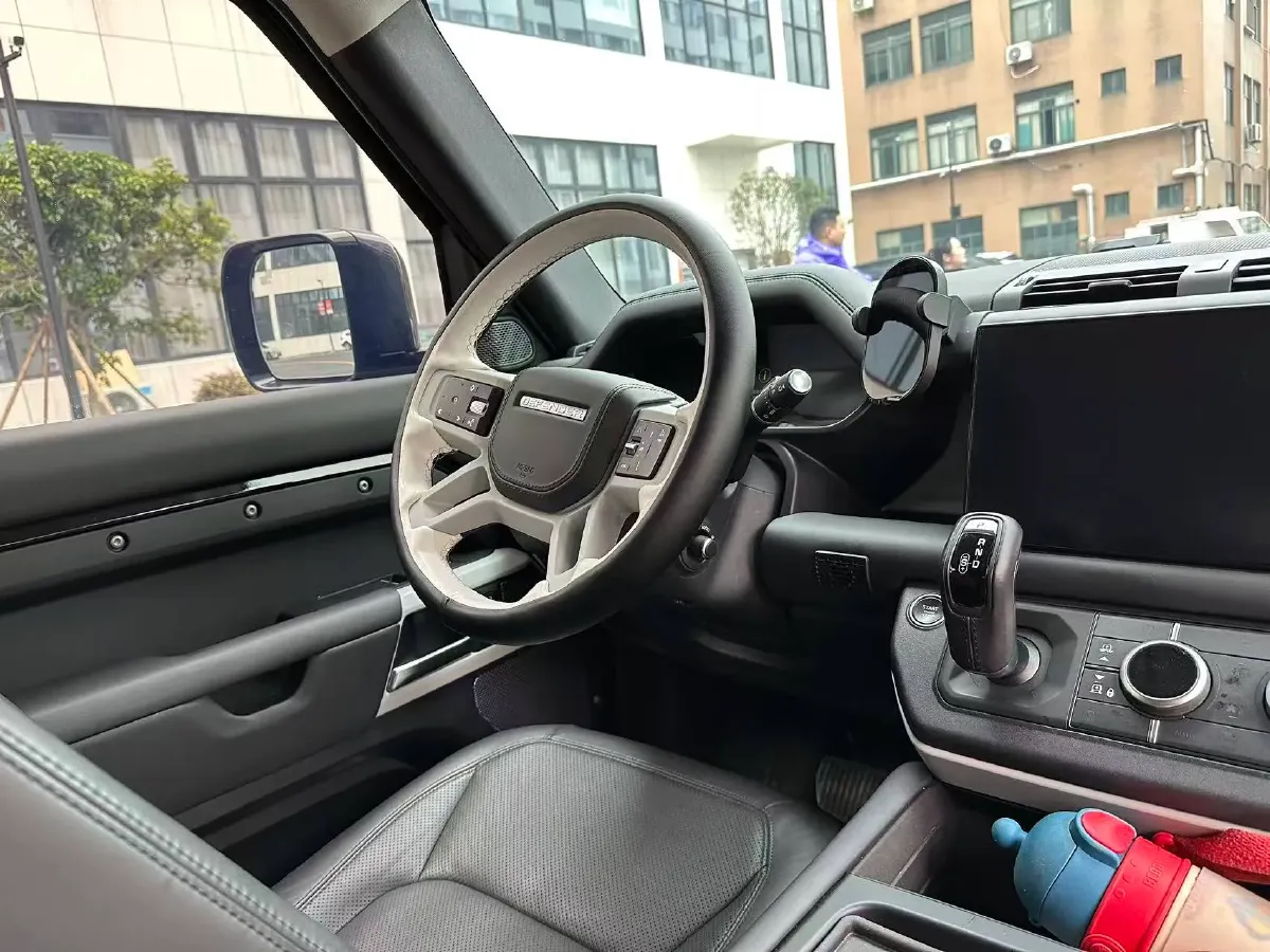 2024 Land Rover Defender 3.0T 400HP L6 8AT,autocango,china used car exporter,china ev exporter,chinese used car exporter,chinese used ev exporter