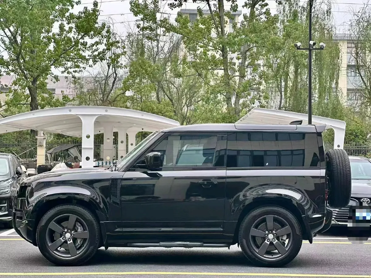 2024 Land Rover Defender 3.0T 400HP L6 8AT,autocango,china used car exporter,china ev exporter,chinese used car exporter,chinese used ev exporter
