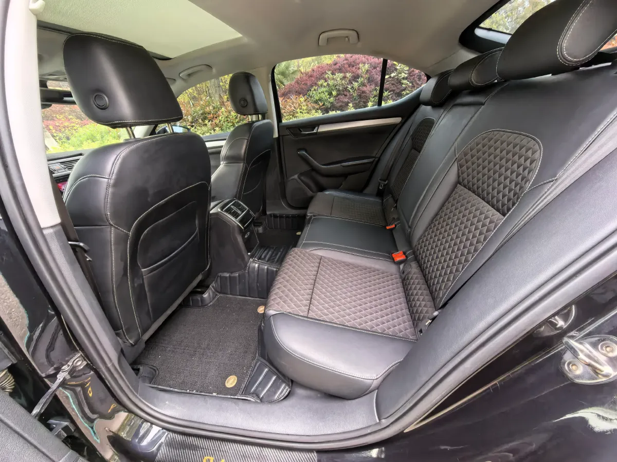 2017 Skoda Superb 1.4T 150HP L4 7DCT,autocango,china used car exporter,china ev exporter,chinese used car exporter,chinese used ev exporter