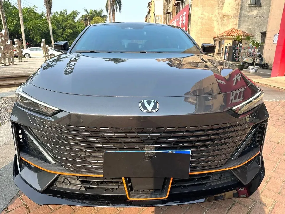 2023 ChangAn UNI-V 1.5T 188HP L4 7DCT,autocango,china used car exporter,china ev exporter,chinese used car exporter,chinese used ev exporter