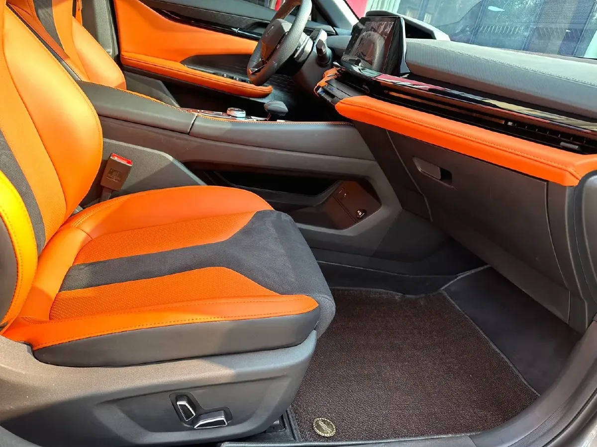 2023 ChangAn UNI-V 1.5T 188HP L4 7DCT,autocango,china used car exporter,china ev exporter,chinese used car exporter,chinese used ev exporter