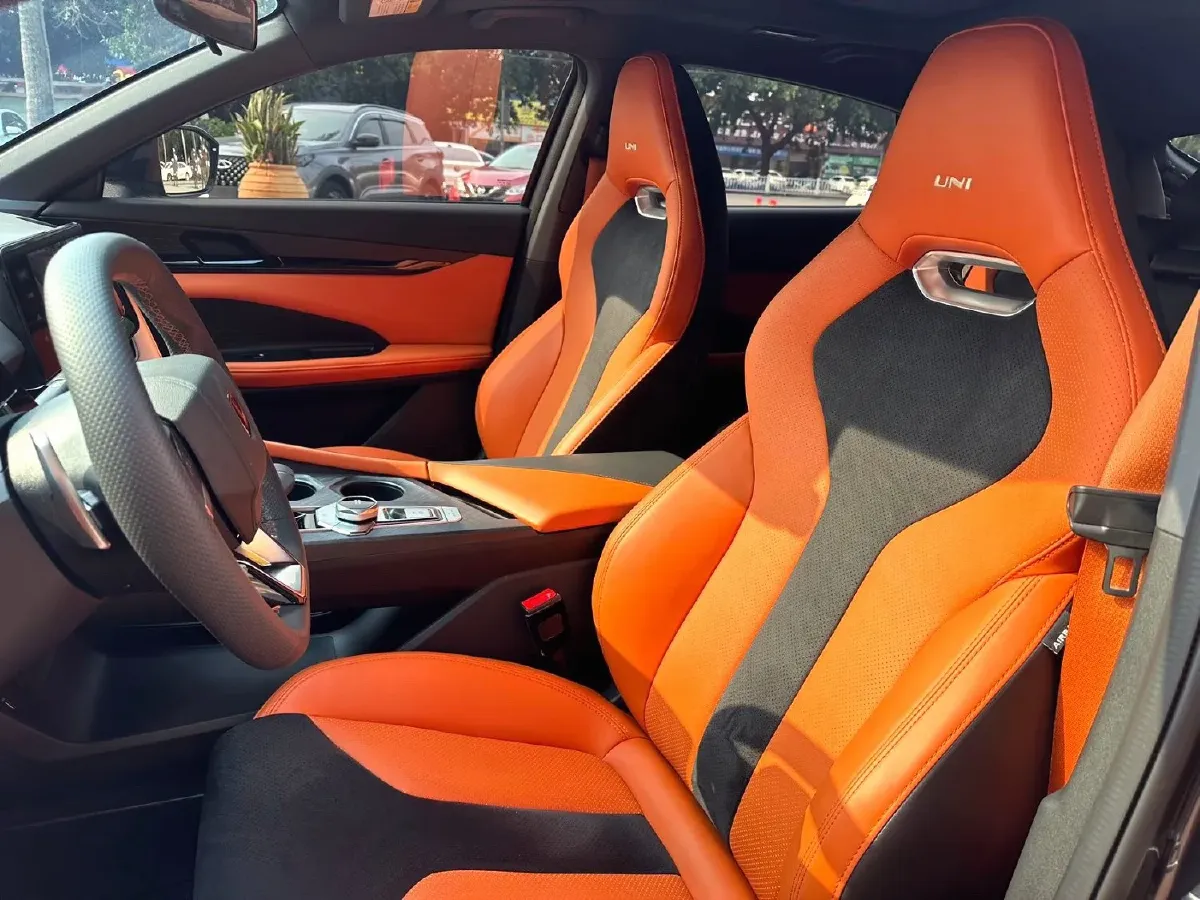 2023 ChangAn UNI-V 1.5T 188HP L4 7DCT,autocango,china used car exporter,china ev exporter,chinese used car exporter,chinese used ev exporter