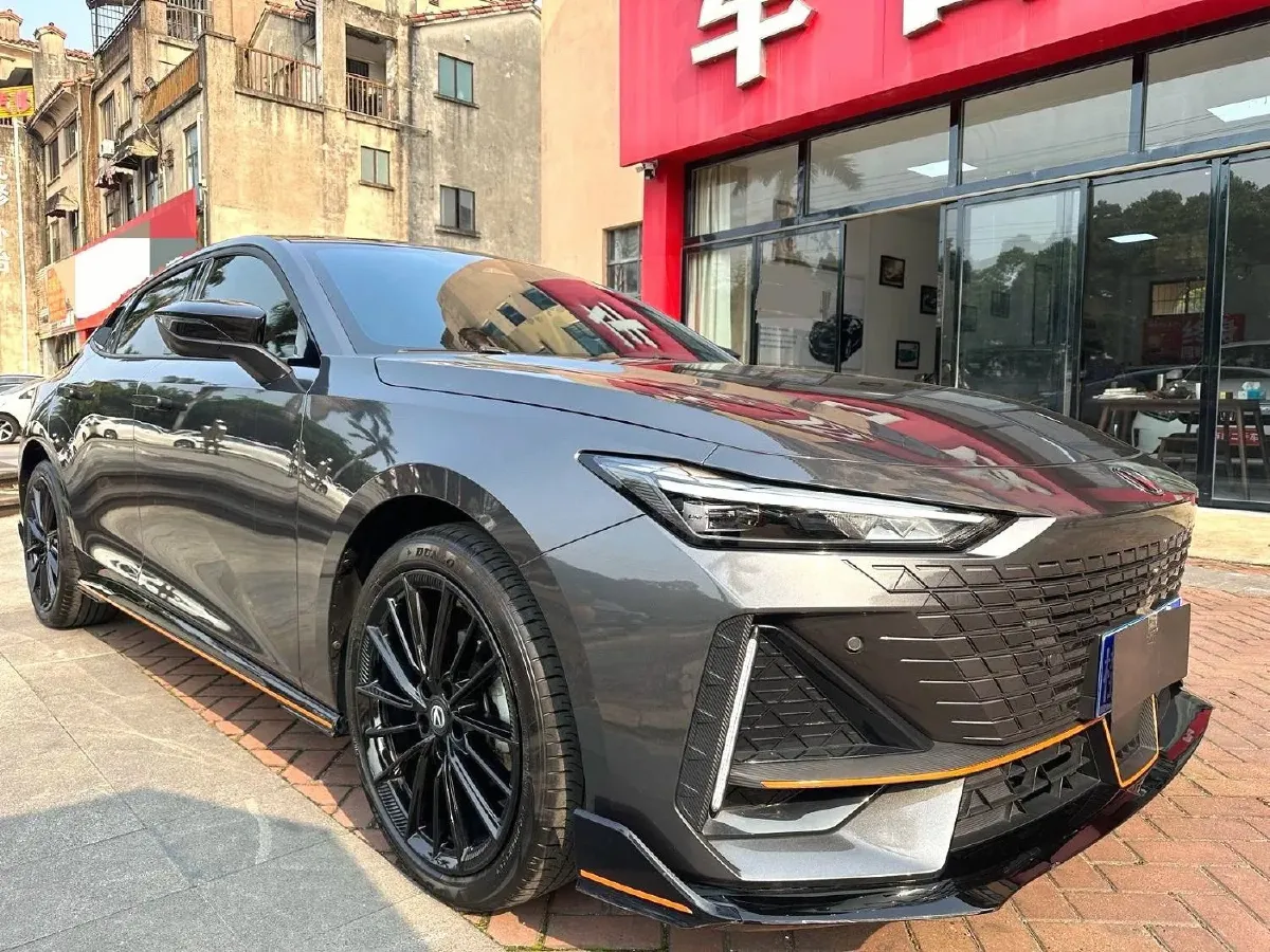 2023 ChangAn UNI-V 1.5T 188HP L4 7DCT,autocango,china used car exporter,china ev exporter,chinese used car exporter,chinese used ev exporter