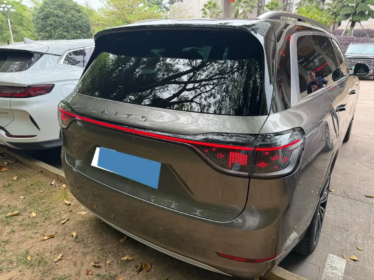 2024 AITO AITO M9 1.5T 152HP L4 REEV 42KWH,autocango,china used car exporter,china ev exporter,chinese used car exporter,chinese used ev exporter