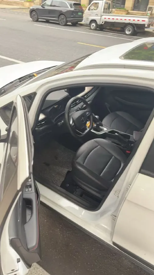 2022 Livan X3 PRO 1.5L 113HP L4 5MT,autocango,china used car exporter,china ev exporter,chinese used car exporter,chinese used ev exporter