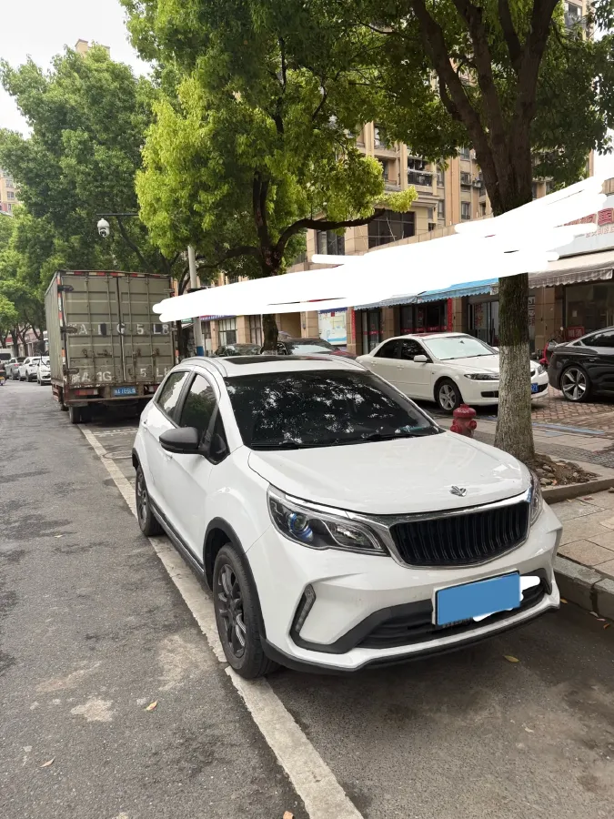 2022 Livan X3 PRO 1.5L 113HP L4 5MT,autocango,china used car exporter,china ev exporter,chinese used car exporter,chinese used ev exporter