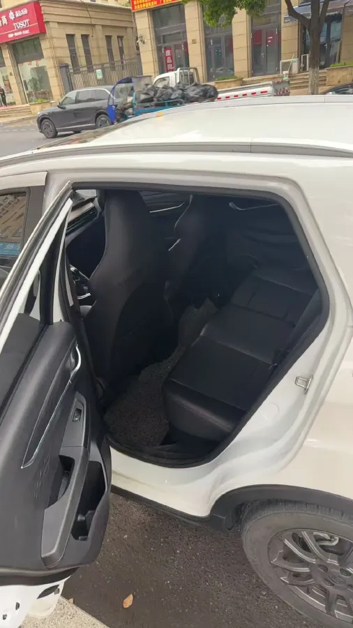 2022 Livan X3 PRO 1.5L 113HP L4 5MT,autocango,china used car exporter,china ev exporter,chinese used car exporter,chinese used ev exporter