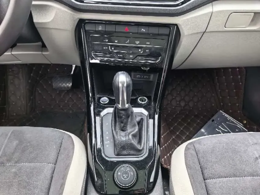 2021 Volkswagen T-Roc 1.4T 150HP L4 7DCT,autocango,china used car exporter,china ev exporter,chinese used car exporter,chinese used ev exporter