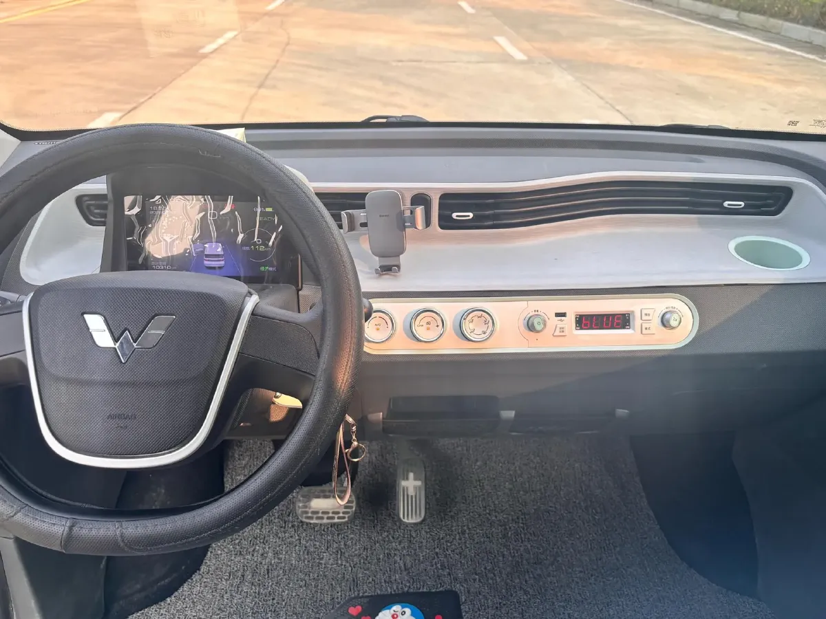 2022 WuLing HongGuang MINI EV BEV 9KWH,autocango,china used car exporter,china ev exporter,chinese used car exporter,chinese used ev exporter