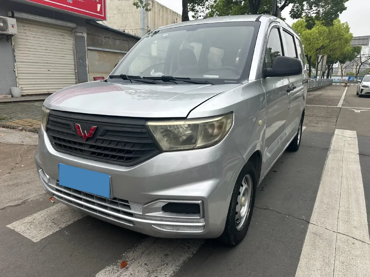 2019 WuLing HongGuang V 1.5L 99HP L4 6MT,autocango,china used car exporter,china ev exporter,chinese used car exporter,chinese used ev exporter