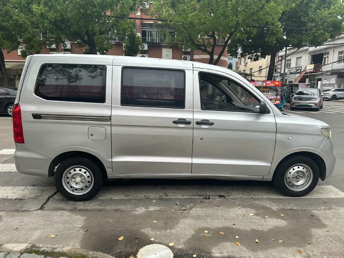 2019 WuLing HongGuang V 1.5L 99HP L4 6MT,autocango,china used car exporter,china ev exporter,chinese used car exporter,chinese used ev exporter