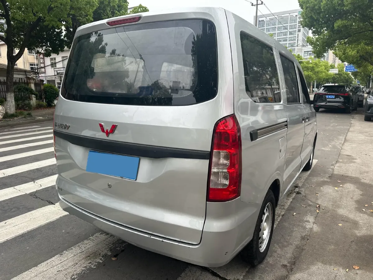2019 WuLing HongGuang V 1.5L 99HP L4 6MT,autocango,china used car exporter,china ev exporter,chinese used car exporter,chinese used ev exporter