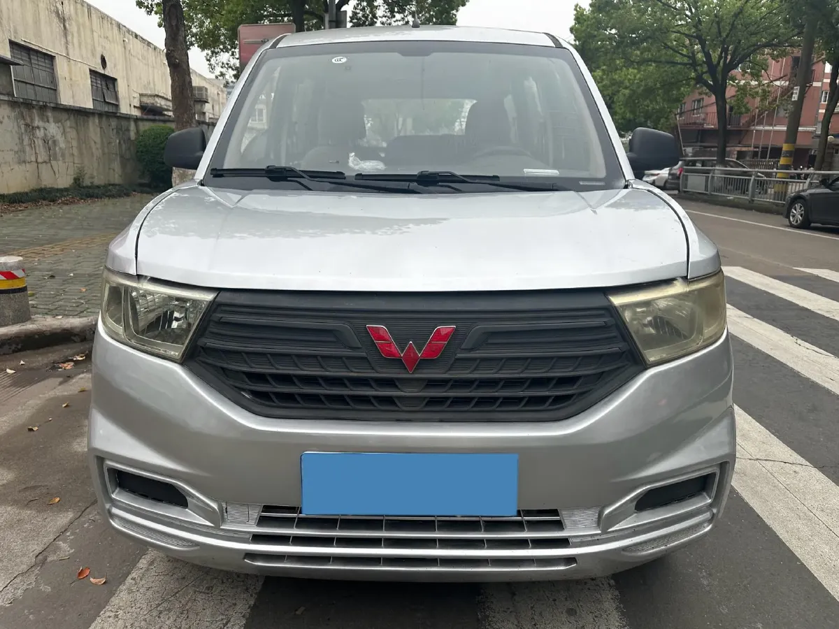 2019 WuLing HongGuang V 1.5L 99HP L4 6MT,autocango,china used car exporter,china ev exporter,chinese used car exporter,chinese used ev exporter