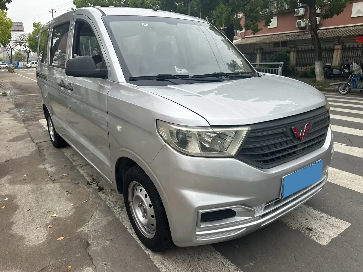 2019 WuLing HongGuang V 1.5L 99HP L4 6MT,autocango,china used car exporter,china ev exporter,chinese used car exporter,chinese used ev exporter