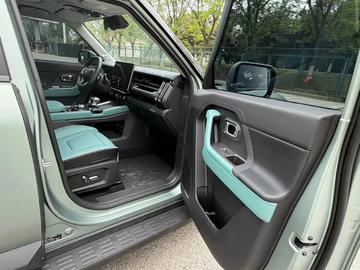 2025 Jetour Traveller 2.0T 254HP L4 7DCT,autocango,china used car exporter,china ev exporter,chinese used car exporter,chinese used ev exporter