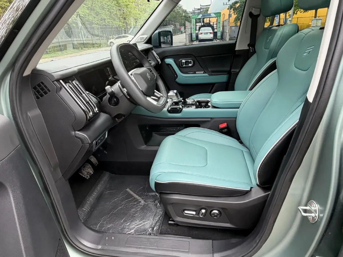 2025 Jetour Traveller 2.0T 254HP L4 7DCT,autocango,china used car exporter,china ev exporter,chinese used car exporter,chinese used ev exporter