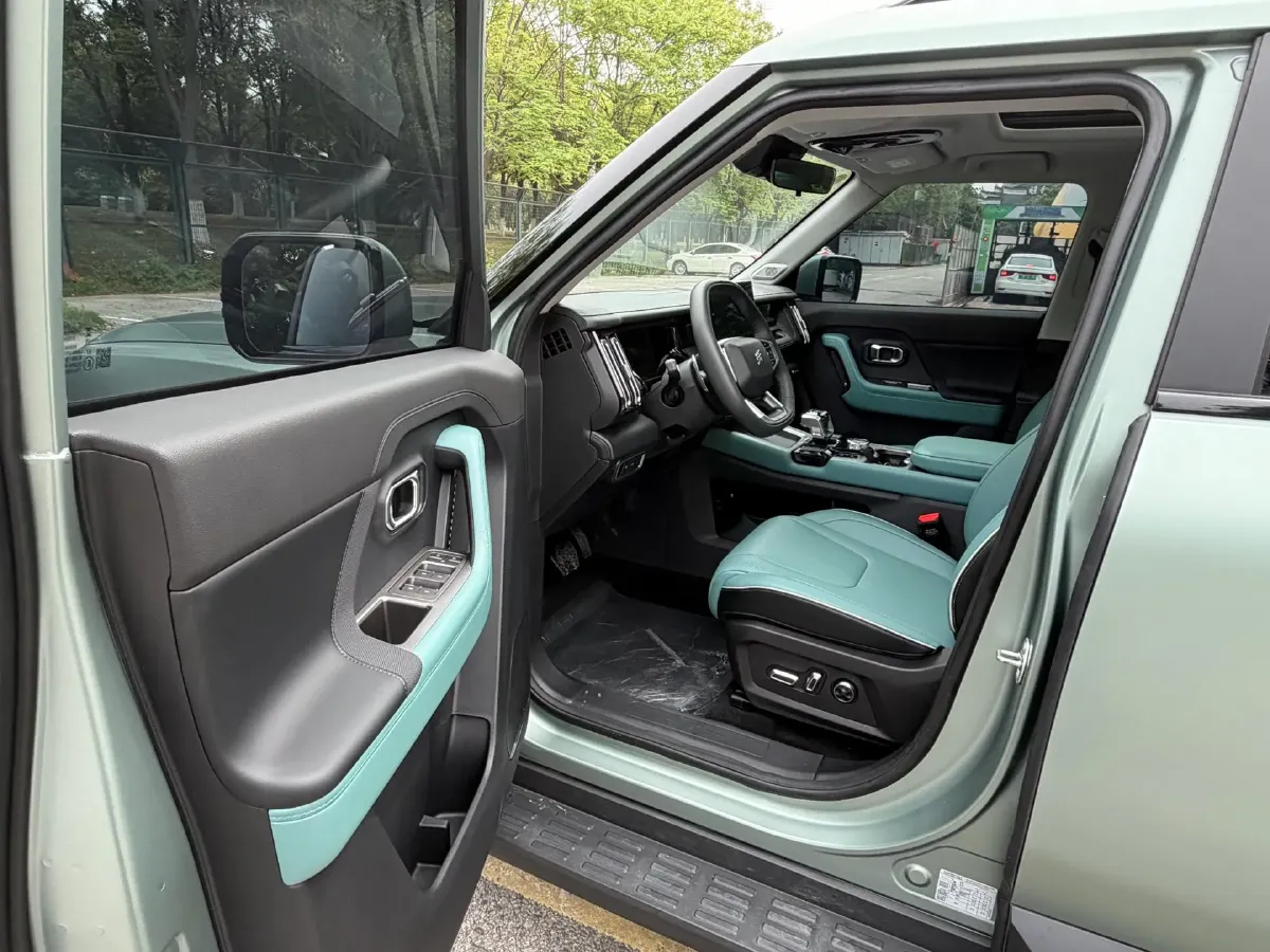 2025 Jetour Traveller 2.0T 254HP L4 7DCT,autocango,china used car exporter,china ev exporter,chinese used car exporter,chinese used ev exporter