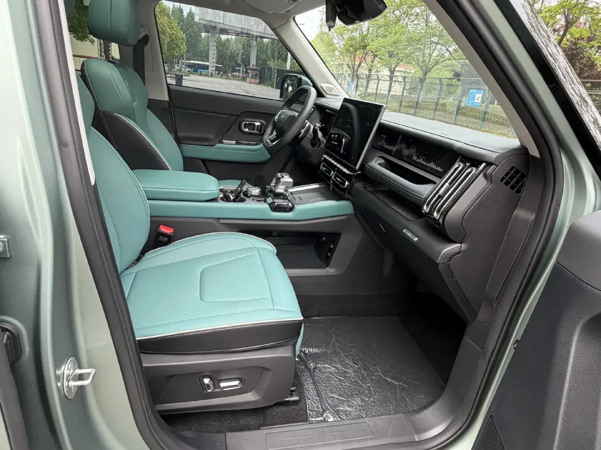 2025 Jetour Traveller 2.0T 254HP L4 7DCT,autocango,china used car exporter,china ev exporter,chinese used car exporter,chinese used ev exporter