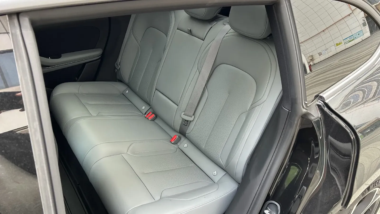 2024 HongQi EH7 BEV 111KWH,autocango,china used car exporter,china ev exporter,chinese used car exporter,chinese used ev exporter