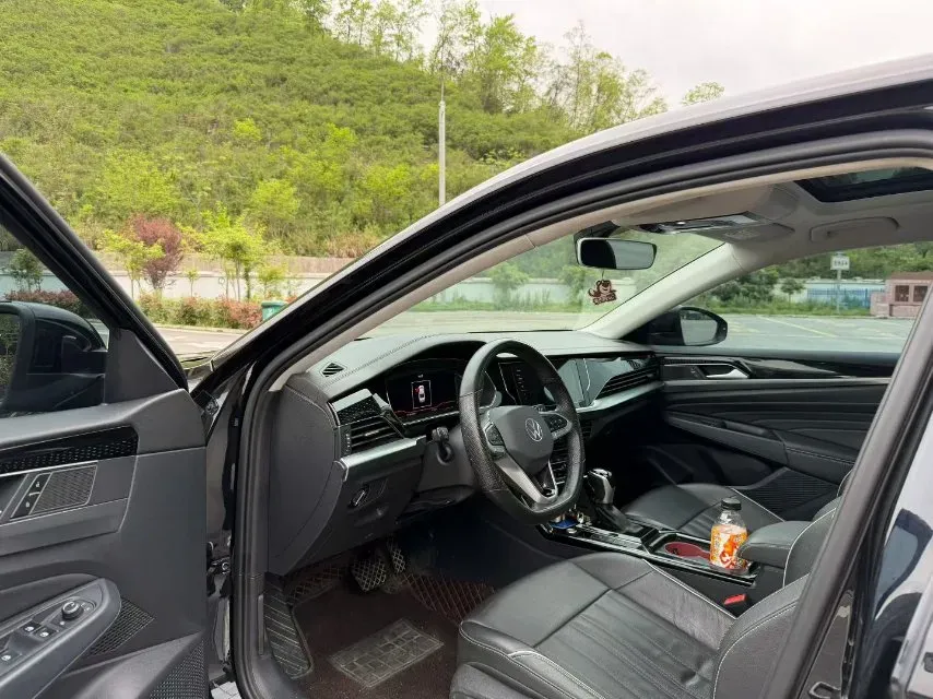 2021 Volkswagen Passat 2.0T 186HP L4 7DCT,autocango,china used car exporter,china ev exporter,chinese used car exporter,chinese used ev exporter