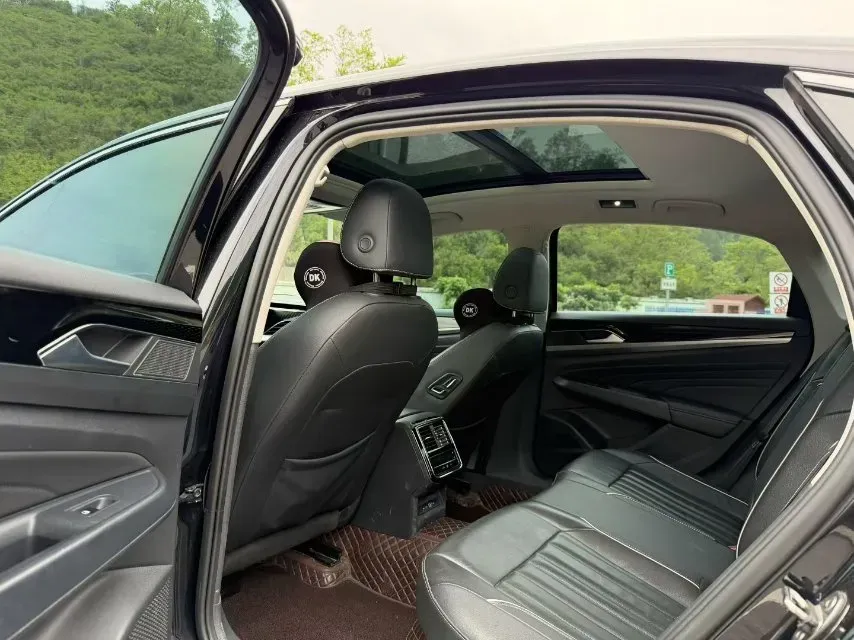 2021 Volkswagen Passat 2.0T 186HP L4 7DCT,autocango,china used car exporter,china ev exporter,chinese used car exporter,chinese used ev exporter